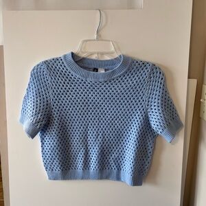 Divided small blue sweater